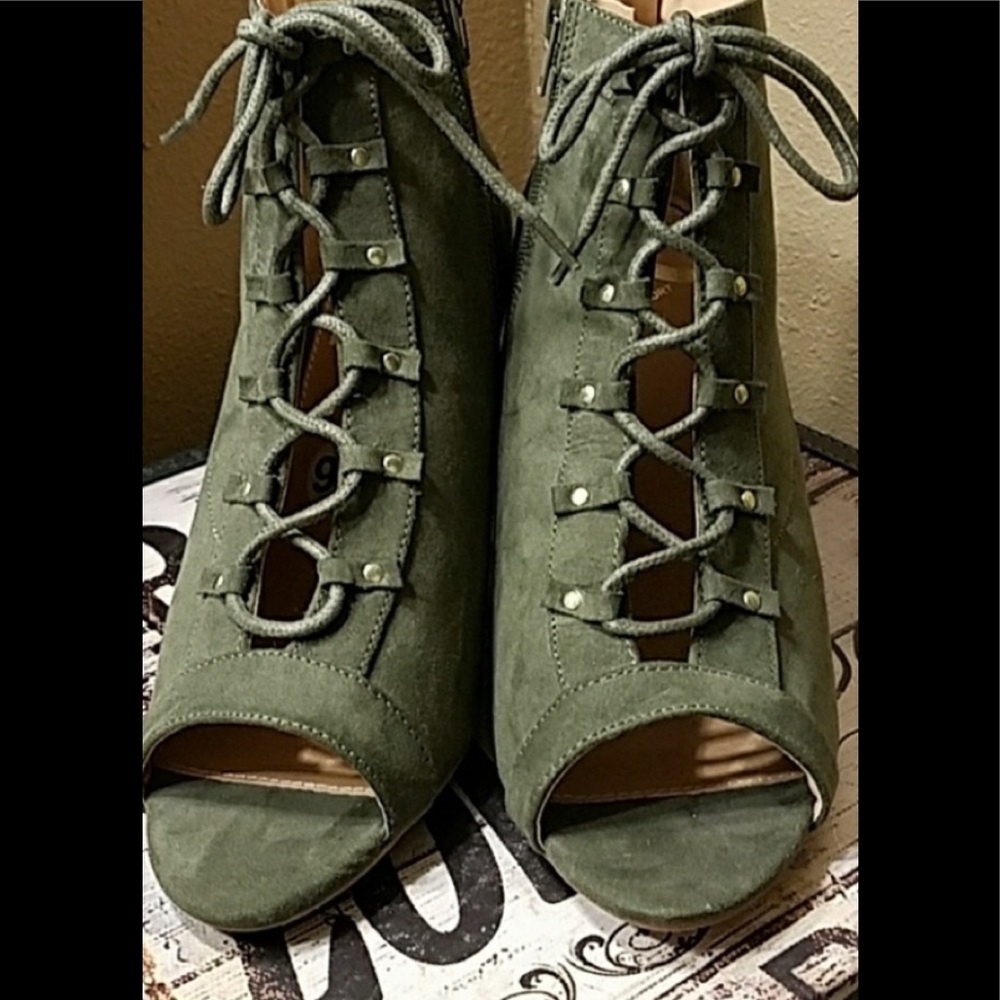 Report brand Army Green Wedge Sandle